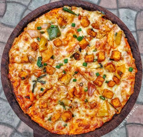 Panner Twist Veg Pizza (Onion, Corn, Capsicum, Black Olives)